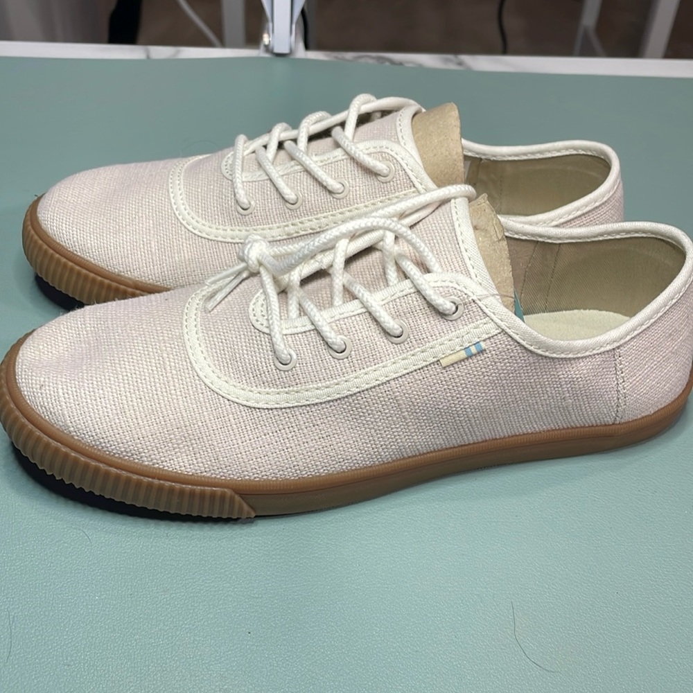 NWT 🏷️TOMS foam insoles